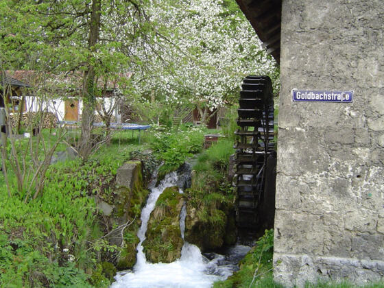 Alte Schmiede mit Wasserrad