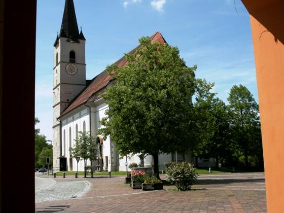 Pfarr- und Wallfahrtskirche Mariä Himmelfahrt in Halfing
