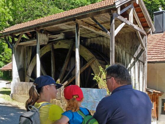 größtes Wasserrad Bayerns - Kiefersfelden am eingang zur Gießenbachklamm