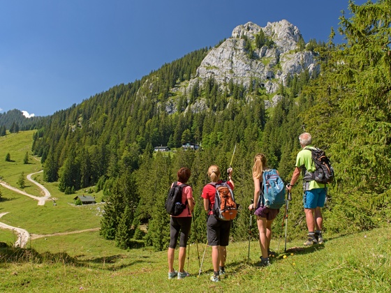 Wanderer Brünnsteingebiet von der Mühlau