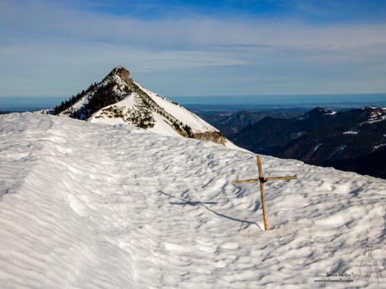 Kleines Gipfelkreuz auf dem Dürlstein.