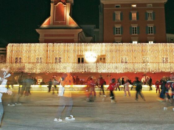 Eislaufen am Mozartplatz