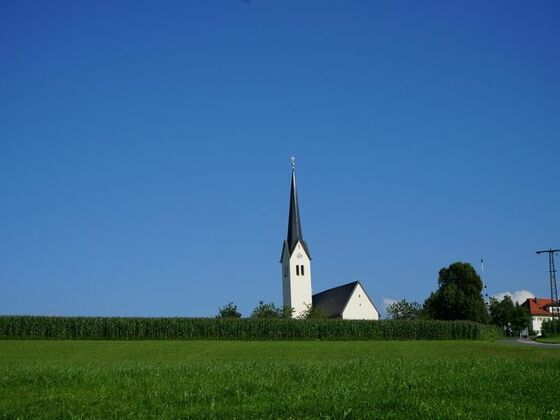 Wallfahrtskirche Maria Stern in Neukirchen am Simssee