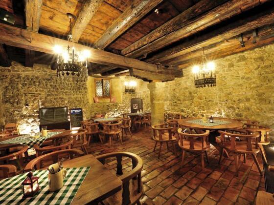 Augustiner Bräu Keller Hall in Tirol