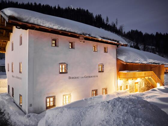 Bergbau- und Gotikmuseum im Winter