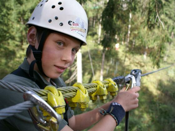 Kinder im Hochseilgarten Kramsach