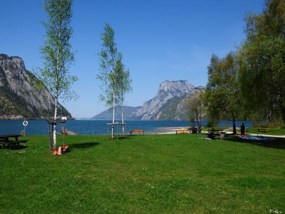 Freizeitanlage auf der linken Flussseite
