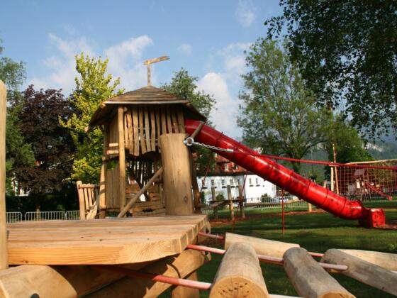Niederseilgarten Spielplatz im Kurpark