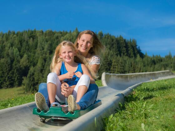 100 % Spaß-Garantie für die ganze Familie auf der Sommerrodelbahn am Biberg in Saalfelden 