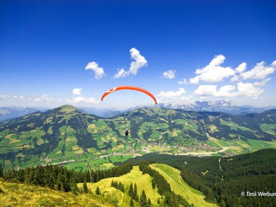 Paragleiten über das Brixnetal