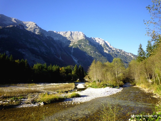 Leutasch - Leutascher Ache mit Wettersteinkamm