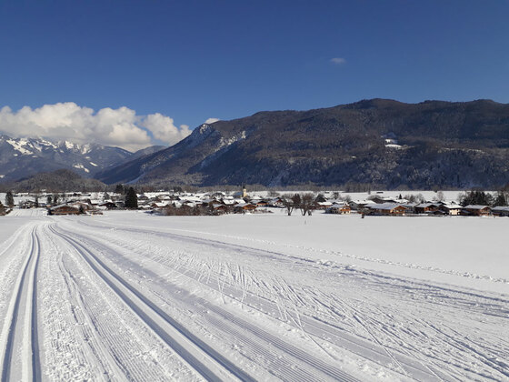 Blick vom Bichlfeld hinunter auf Schleching