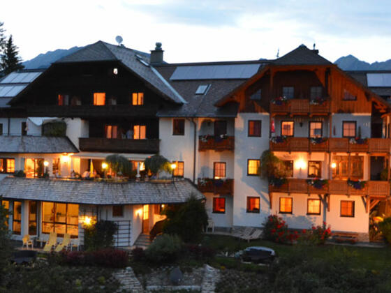 Hotel-Gasthof Häuserl im Wald