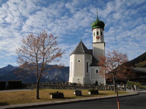Bartholomäberg, Katholische Pfarrkirche Heiliger Bartholomäus und Friedhof 3