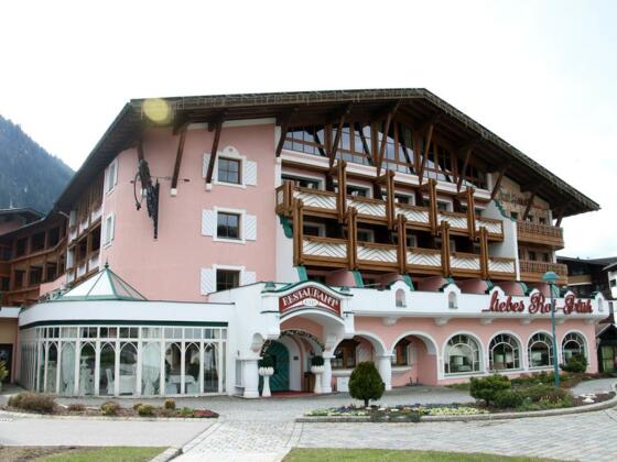 traumhotel-liebes-rot-flueh