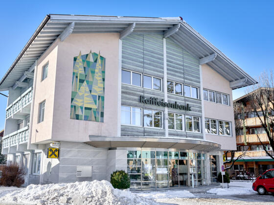 Hauptanstalt Raiffeisenbank Tannheimer Tal mit Bankomat