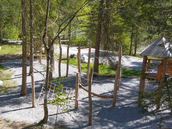 Erlebnisweg Steinzeit mit Spielstationen