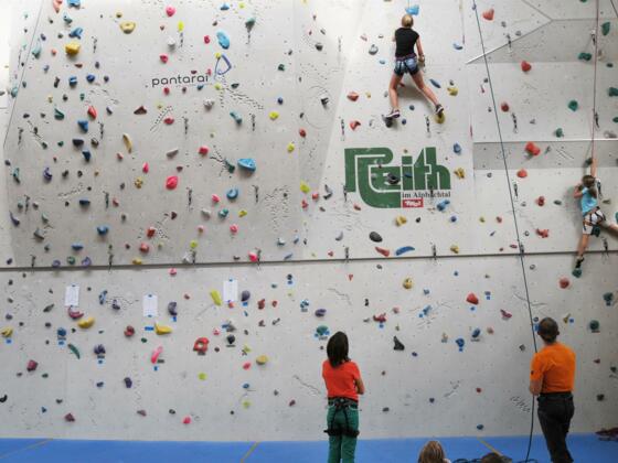 Kletterwand in Reith i.A.