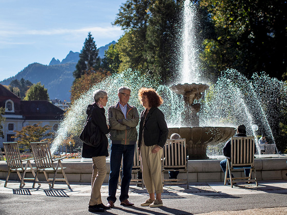 Isel Christlieger im Königssee, dahinter der Untersberg
