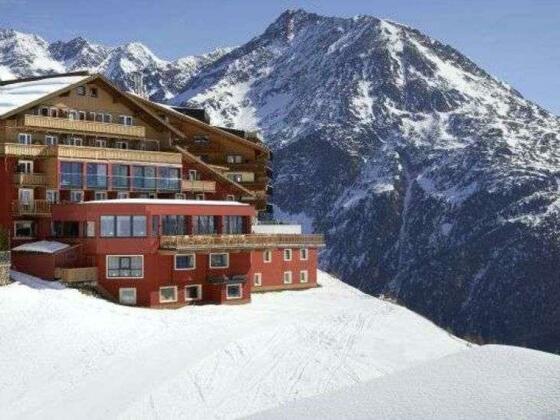 Aussenansicht Hotel Alpenfriede