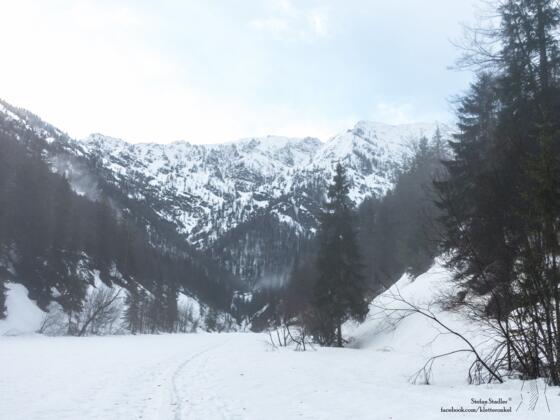flach in der Furt einwärts