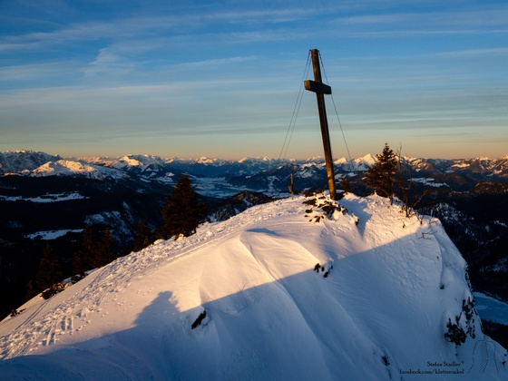 Gipfelkreuz am Dürrnbachhorn im Morgenrot