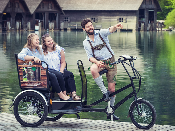 Lederhosenmacher Engelbert Aigner und sein Königsseer Radltaxi