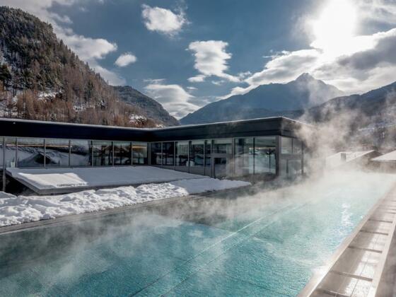 Infinity Pool Winter