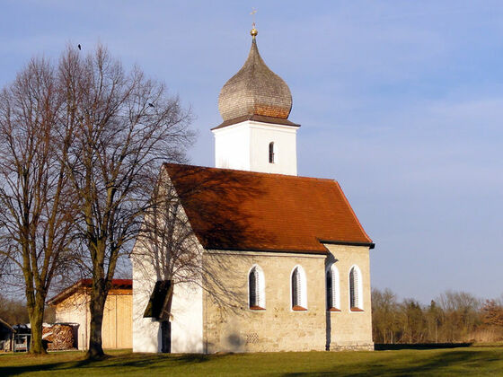 Außenansicht der Filialkirche St. Johannes in Westerham