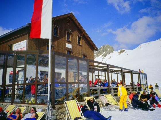 Tuxerjoch-Haus, beliebter Stützpunkt für Schifahrer, Hintertuxer Gletscher
