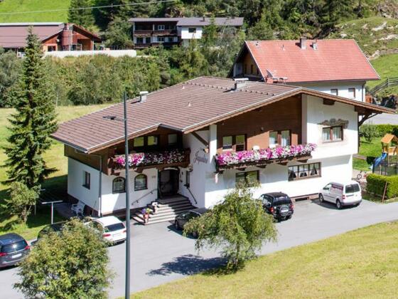 Garni Jaqueline Sommer