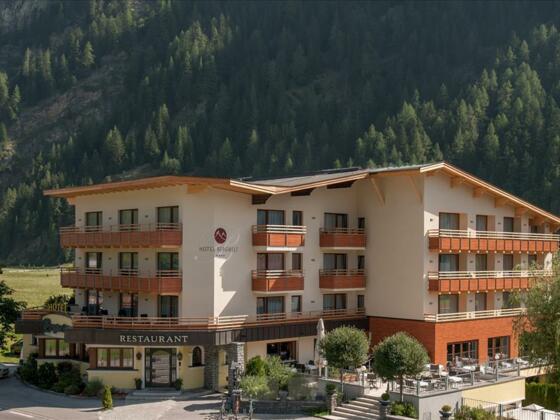 Hausansicht im Sommer