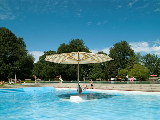 Schwimmbad Au bei Bad Feilnbach.