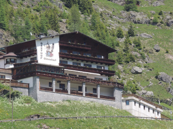 Pension Gasthof Winnebach im Sommer.