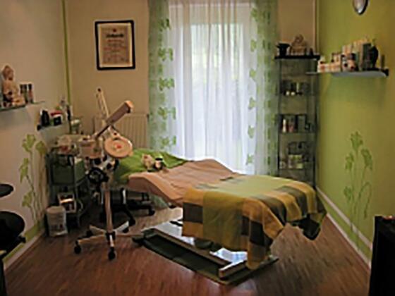 Fashion Nails &amp; Cosmetic Art