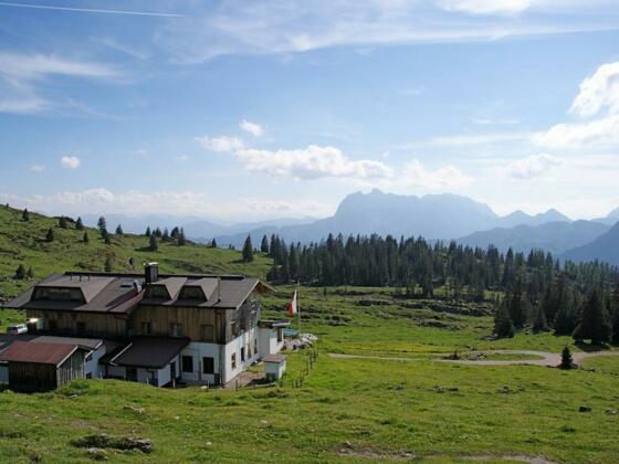 Eggenalm mit Straubinger Haus und Wildem Kaiser