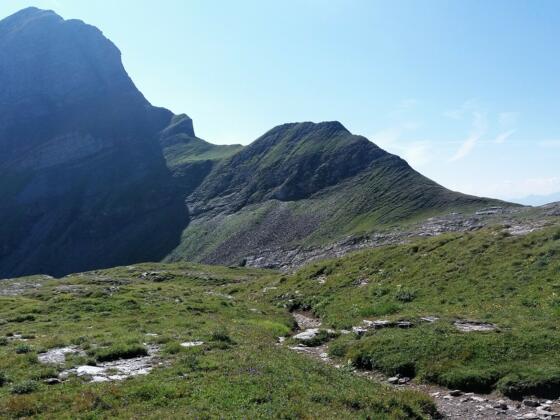 Westseite des Tschingel vom Bathümeljoch rechts, 2305m.