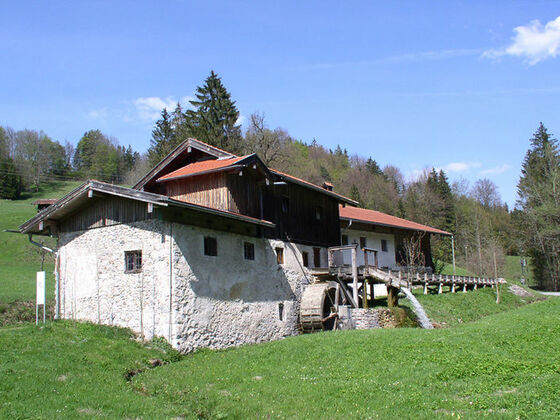 Mühle mit Mühlenrad in Nußdorf.
