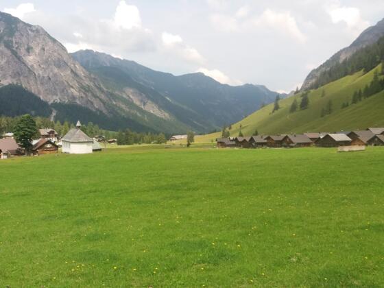 Rochuskapelle, Gamperdonagasthof, Ferienhäuser - idyllisch.