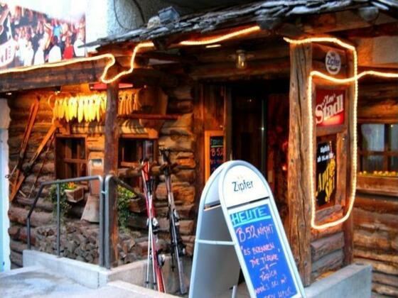 Leo&#039;s Stadl Bar