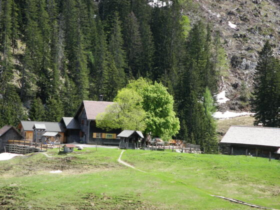 Der Alpengasthof im Frühjahr