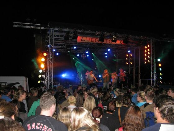 Zuschauermenge beim Luegstock Festival.