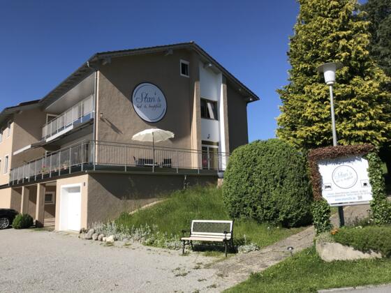 Ansicht bei strahlend blauen Himmel