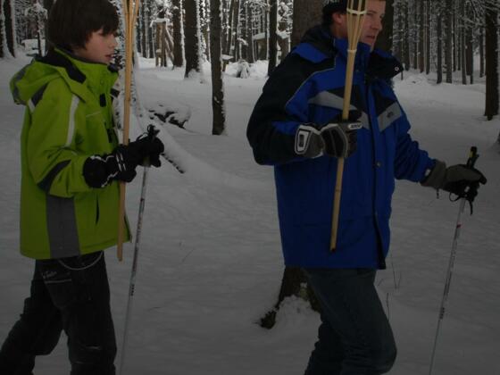 Schneewanderung mit Fackeln