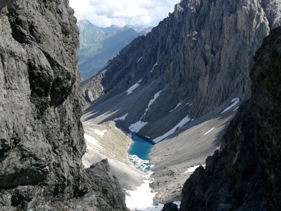 Hintere (östliche) Dremelscharte mit Blick zum Schlenkersee