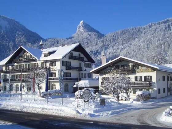 Außenansicht im Winter - Kreuth versinkt im Schnee