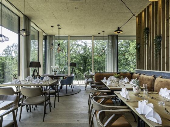 IKUNA-natur-erlebnispark-naturresort-restaurant-interior-(c)-IKUNA-Naturresort