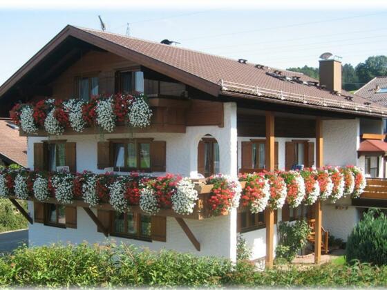 Hausansicht von Süden, Haus Alpengluehen, Fischen,
