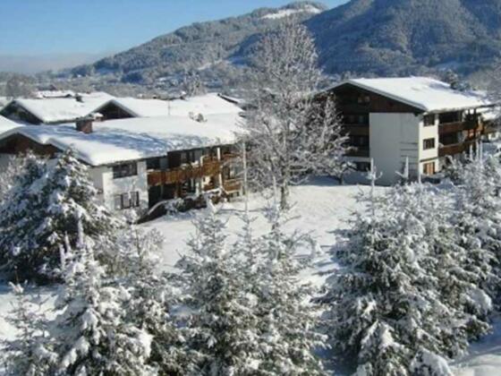 Ferienwohnungen Trinkl mit Haupthaus (re) und Nebenhaus (li)