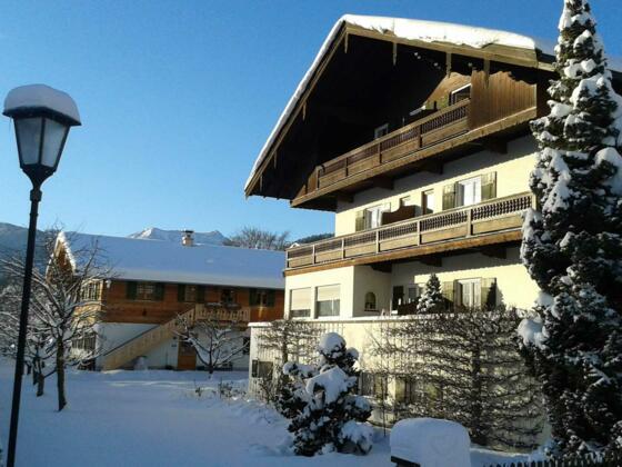 Gästehaus u. Neubau von NO